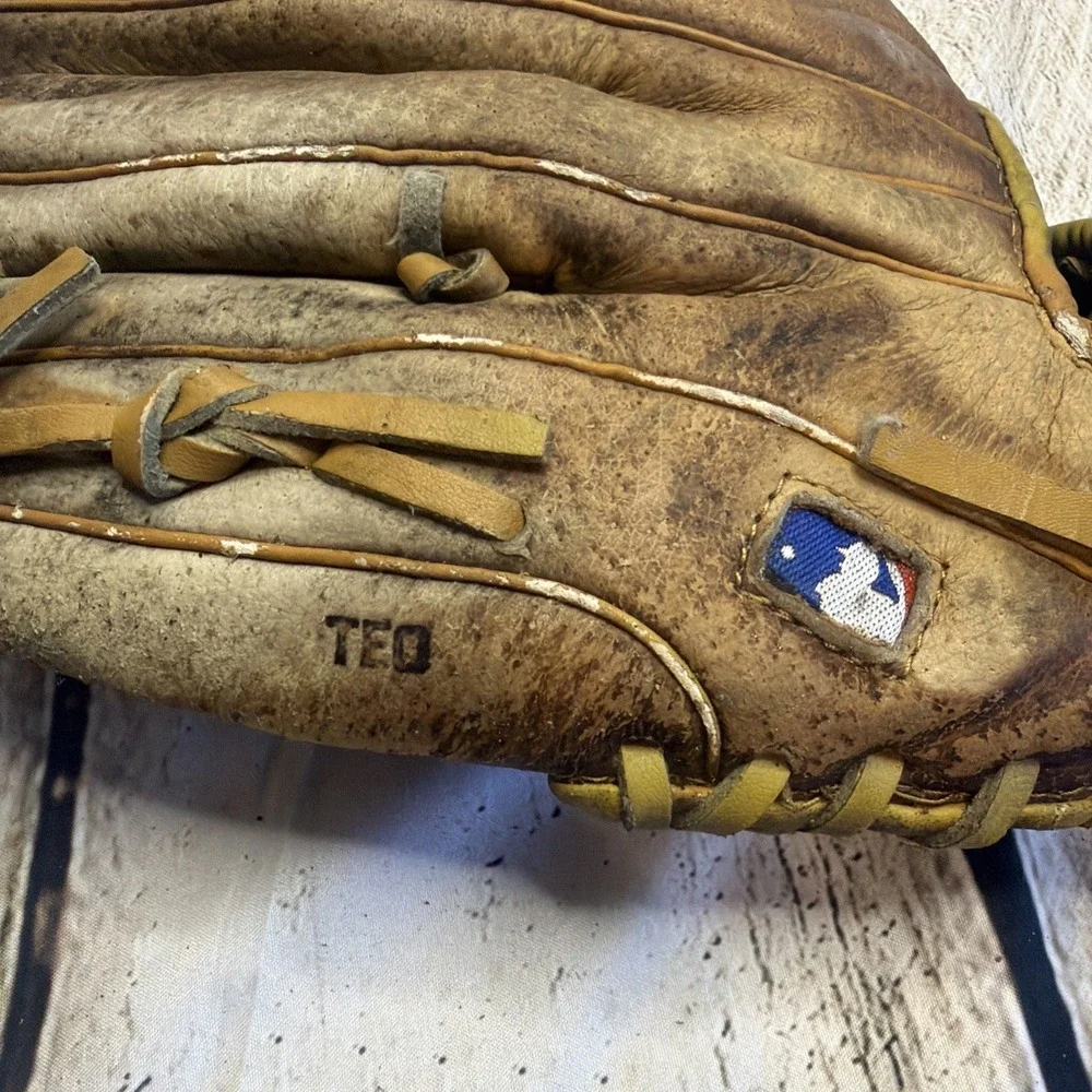 Wilson A450 Baseball Glove A0450BBEL3 Right Hand Throw 11 1/2
